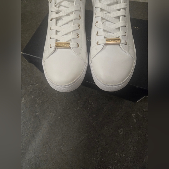 Tommy Hilfiger Women's Tennis Shoes White Size 9.5 Medium - Picture 4 of 6
